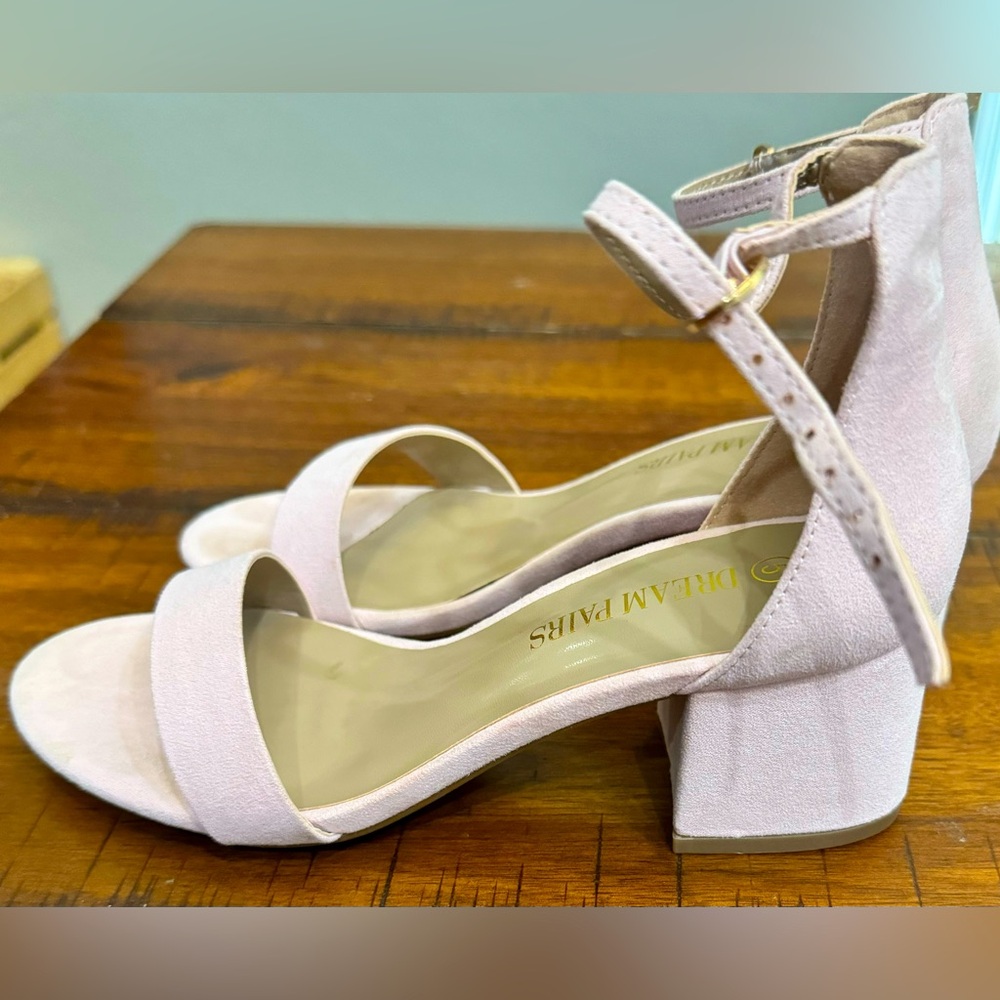 Dream Pairs Women’s low chunk heel in pink suede size 5